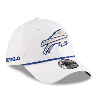 Men's New Era  White Buffalo Bills 2025 Rivalries Collection Sideline 39THIRTY Flex Hat