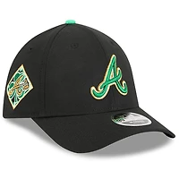 Men's New Era  Black Atlanta Braves 2026 St. Patrick's Day 39THIRTY Flex Hat