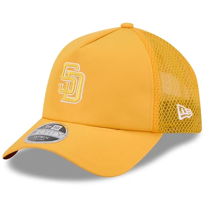 Men's New Era Gold San Diego Padres 2026 Batting Practice Apex 9FORTY Adjustable Trucker Hat