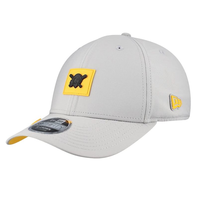 Men's New Era Gray Pittsburgh Pirates 2026 Clubhouse Alternate 39THIRTY Flex Hat