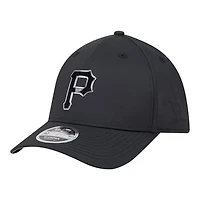 Men's New Era  Black Pittsburgh Pirates Metallic 39THIRTY M-Crown Flex Hat