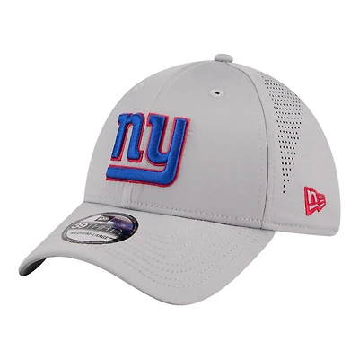 Men's New Era  Gray New York Giants Perforated 39THIRTY Flex Hat