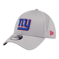 Men's New Era  Gray New York Giants Perforated 39THIRTY Flex Hat