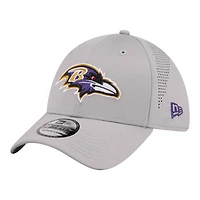 Men's New Era  Gray Baltimore Ravens Perforated 39THIRTY Flex Hat