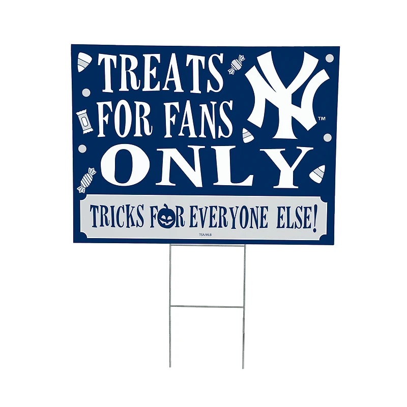 New York Yankees 18" x 24" Halloween Treats Outdoor Yard Sign