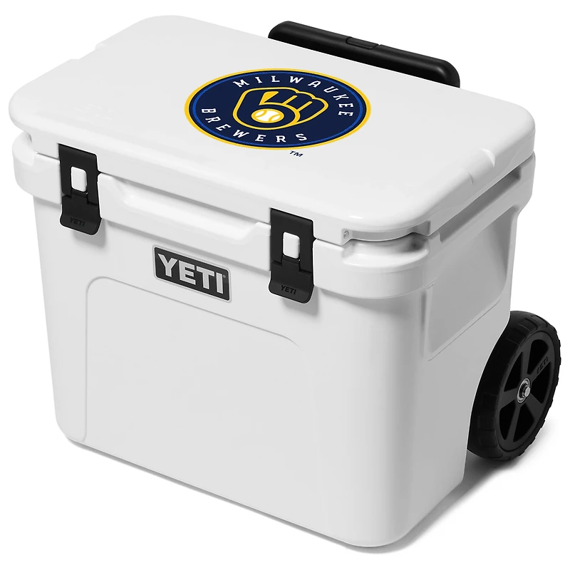 YETI Milwaukee Brewers Roadie 32 Wheeled Cooler
