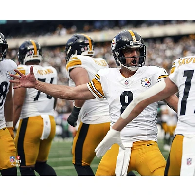 Aaron Rodgers Pittsburgh Steelers Unsigned 2025 Week 1 First Touchdown Pass With Photograph
