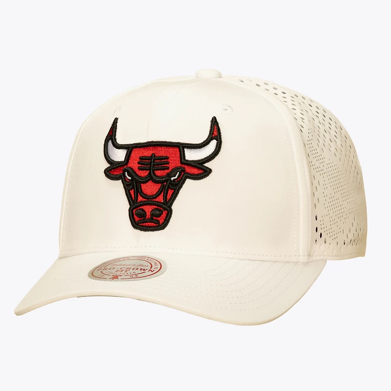 Men's Mitchell & Ness Cream Chicago Bulls Perfect Lightweight Pro Crown Snapback Hat