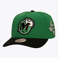 Men's Mitchell & Ness Green/Black Dallas Mavericks In the City Pro Pinch Snapback Hat
