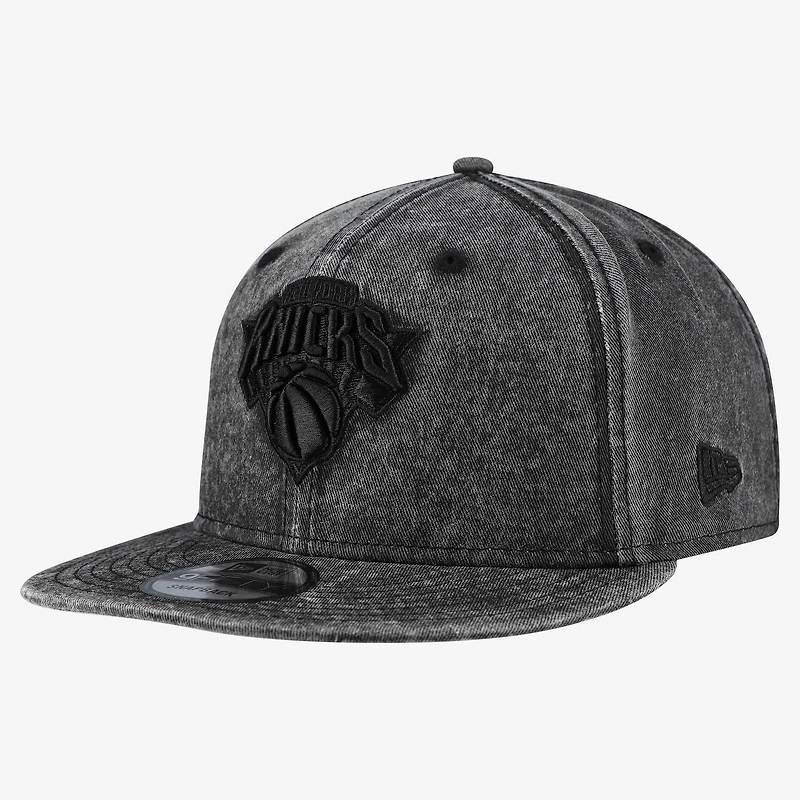 Men's New Era  Black New York Knicks Washed Tonal 9FIFTY Snapback Hat