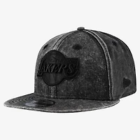 Men's New Era  Black Los Angeles Lakers Washed Tonal 9FIFTY Snapback Hat