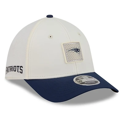 Men's New Era Cream/Navy New England Patriots 2026 NFL Training Camp 39THIRTY Flex Hat