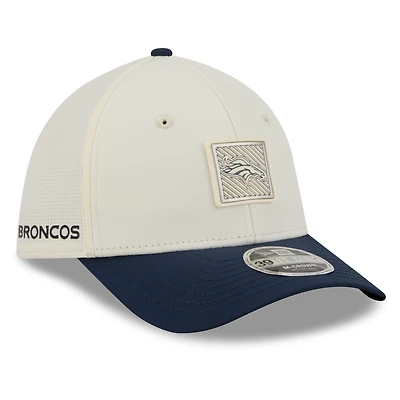 Men's New Era  Cream/Navy Denver Broncos 2026 NFL Training Camp 39THIRTY Flex Hat