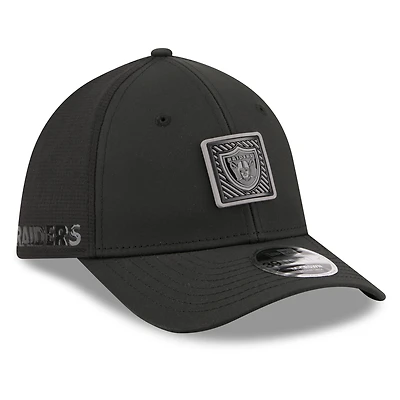 Men's New Era Black Las Vegas Raiders 2026 NFL Training Camp 39THIRTY Flex Hat