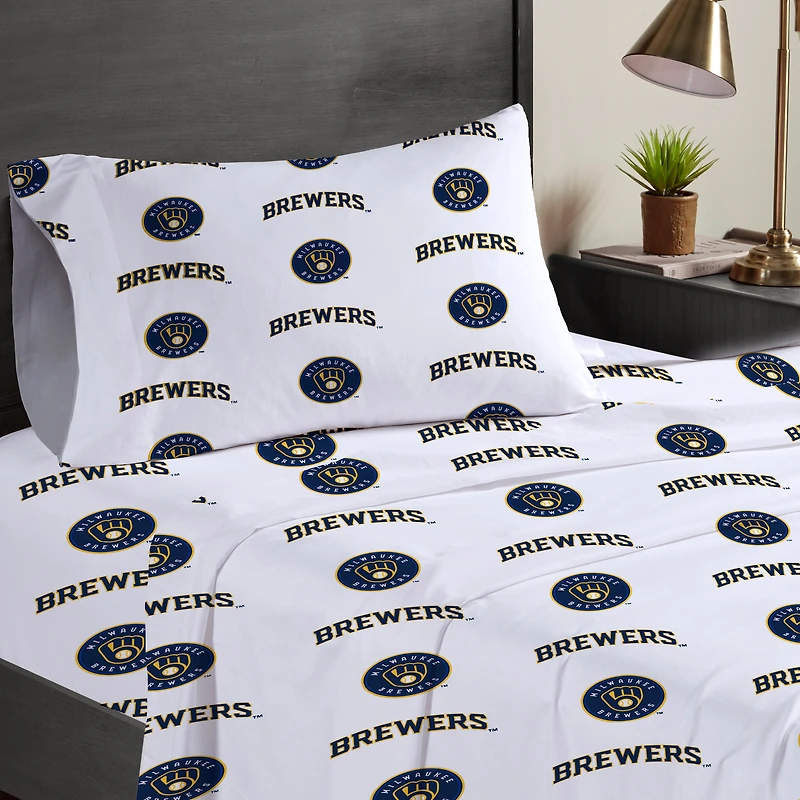 Pegasus  Milwaukee Brewers Three-Piece Twin Sheet Set