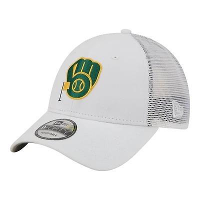 Men's New Era  White Milwaukee Brewers Flag 9FORTY Trucker Adjustable Hat