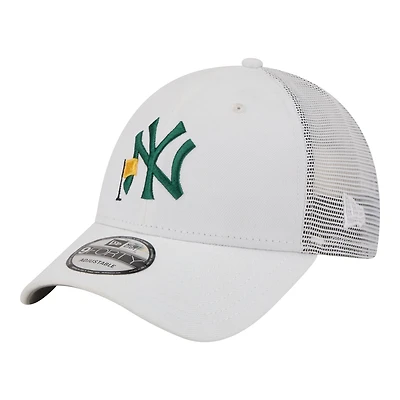 Men's New Era  White New York Yankees Flag 9FORTY Trucker Adjustable Hat
