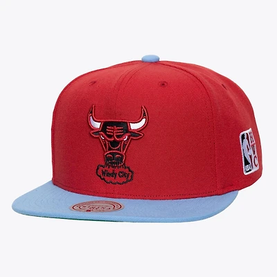 Men's Mitchell & Ness Red Chicago Bulls Legendary Home Snapback Hat