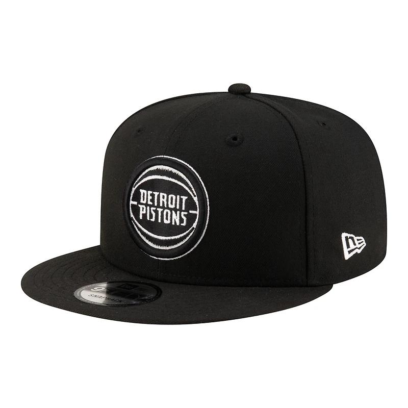 Men's New Era  Black/White Detroit Pistons Team 9FIFTY Snapback Hat