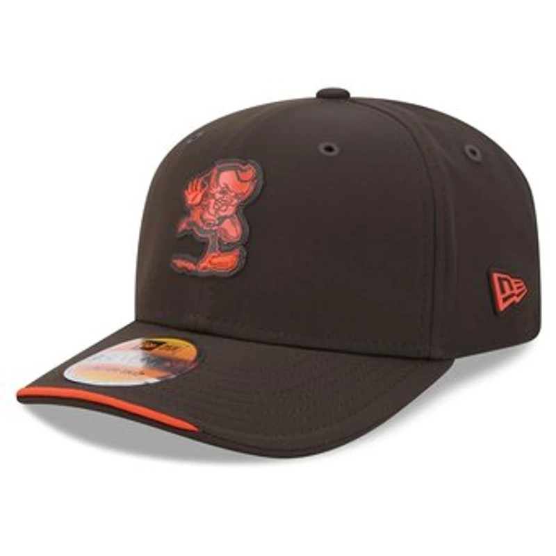 Men's New Era Brown Cleveland Browns 2026 Sideline Throwback 9SEVENTY Adjustable Hat