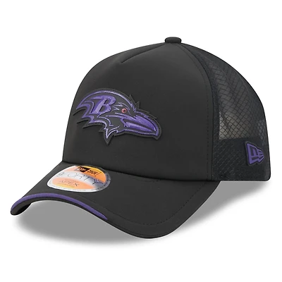 Youth New Era Black Baltimore Ravens 2026 Sideline Apex 9FORTY Adjustable Trucker Hat