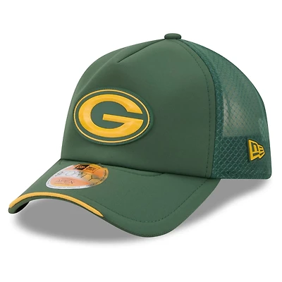 Men's New Era Green Green Bay Packers 2026 Sideline Apex 9FORTY Adjustable Trucker Hat