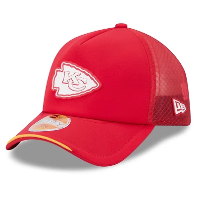 Men's New Era Red Kansas City Chiefs 2026 Sideline Apex 9FORTY Adjustable Trucker Hat