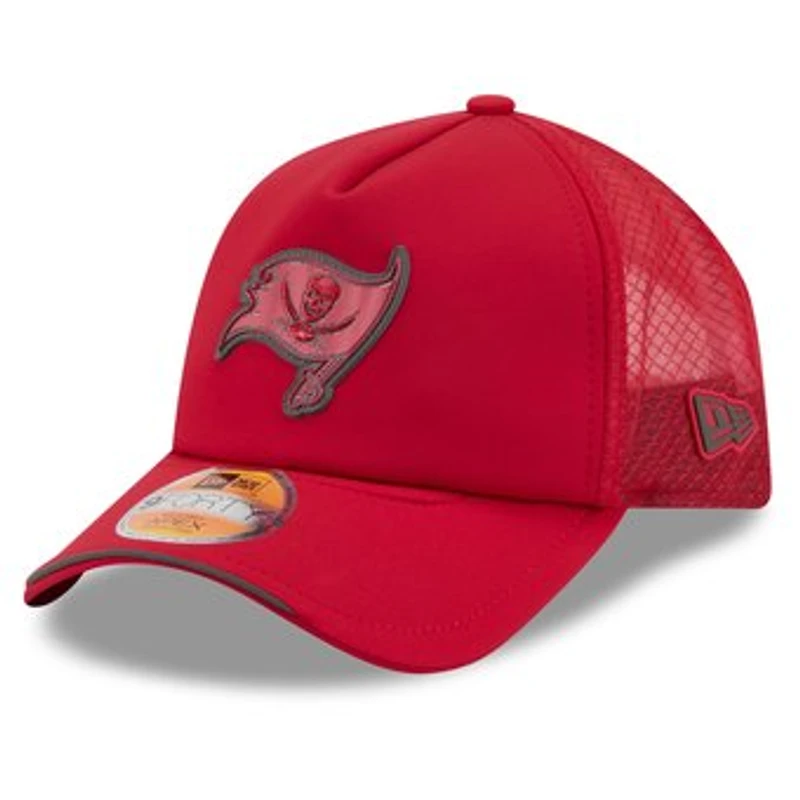 Men's New Era Red Tampa Bay Buccaneers 2026 Sideline Apex 9FORTY Adjustable Trucker Hat