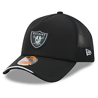 Men's New Era Black Las Vegas Raiders 2026 Sideline Apex 9FORTY Adjustable Trucker Hat