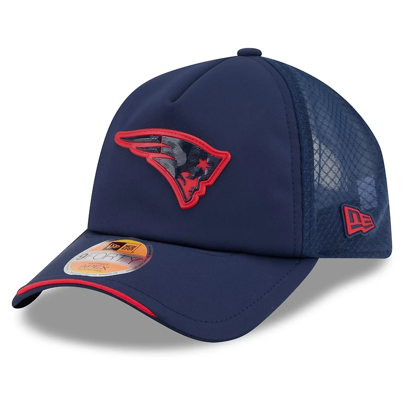 Men's New Era Navy New England Patriots 2026 Sideline Apex 9FORTY Adjustable Trucker Hat