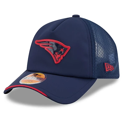 Men's New Era Navy New England Patriots 2026 Sideline Apex 9FORTY Adjustable Trucker Hat