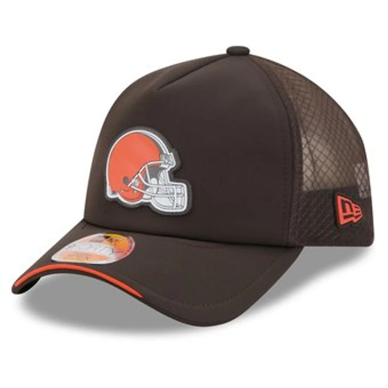 Men's New Era Brown Cleveland Browns 2026 Sideline Apex 9FORTY Adjustable Trucker Hat