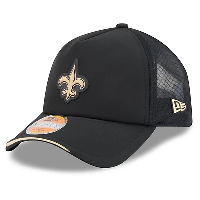 Men's New Era Black New Orleans Saints 2026 Sideline Apex 9FORTY Adjustable Trucker Hat