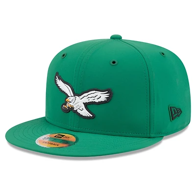 Men's New Era Kelly Green Philadelphia Eagles 2026 Sideline Throwback 9FIFTY Snapback Hat