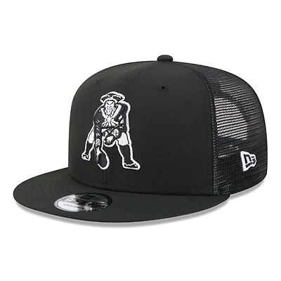 Men's New Era Black/White New England Patriots 9FIFTY Snapback Trucker Hat