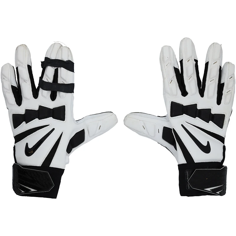 Joel Bitonio Cleveland Browns Game-Used White/Black Nike Gloves vs. Pittsburgh Steelers on December 28, 2025