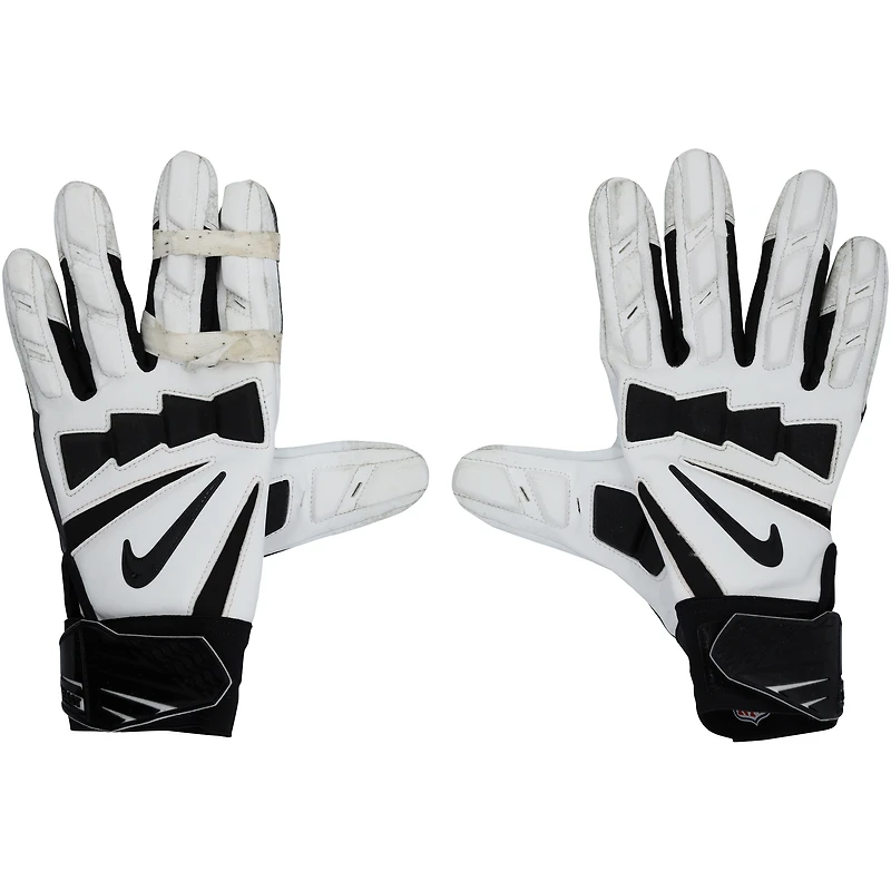 Joel Bitonio Cleveland Browns Game-Used White/Black Nike Gloves vs. Buffalo Bills on December 21, 2025