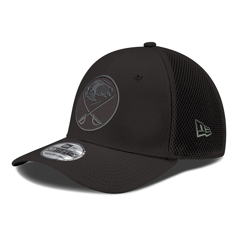 Men's New Era  Black Buffalo Sabres Blackout 39THIRTY Flex Fit Hat