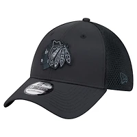 Men's New Era  Black Chicago Blackhawks Blackout 39THIRTY Stretch Hat