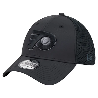 Men's New Era Black Philadelphia Flyers Blackout 39THIRTY Stretch Hat