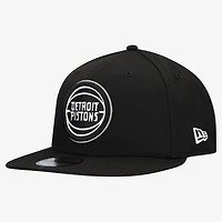 Men's New Era  Black Detroit Pistons Team 9FIFTY Snapback Hat