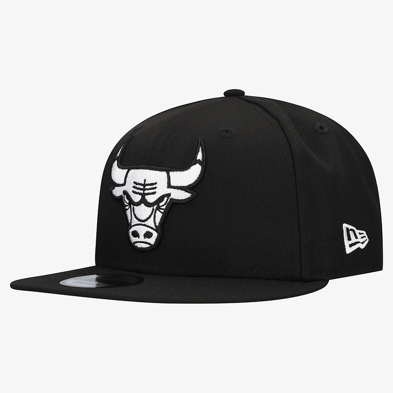 Men's New Era  Black Chicago Bulls Team 9FIFTY Snapback Hat