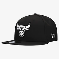 Men's New Era  Black Chicago Bulls Team 9FIFTY Snapback Hat