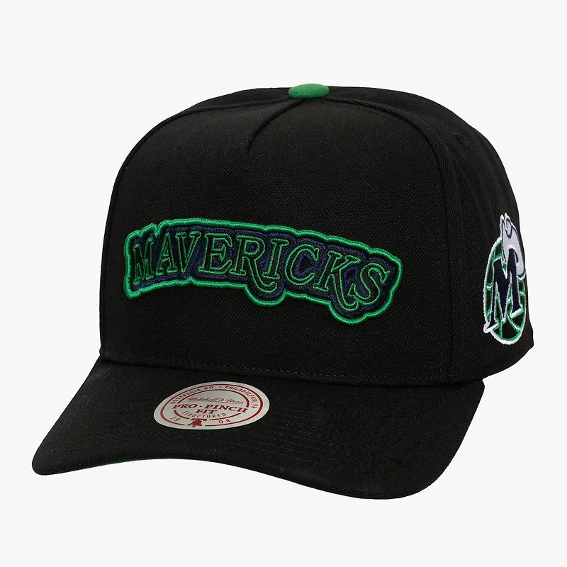 Men's Mitchell & Ness  Black Dallas Mavericks Class Act Pro Snapback Hat