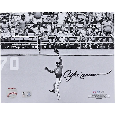 Andre Dawson Chicago Cubs Autographed 8" x 10" Wall Catch Photograph