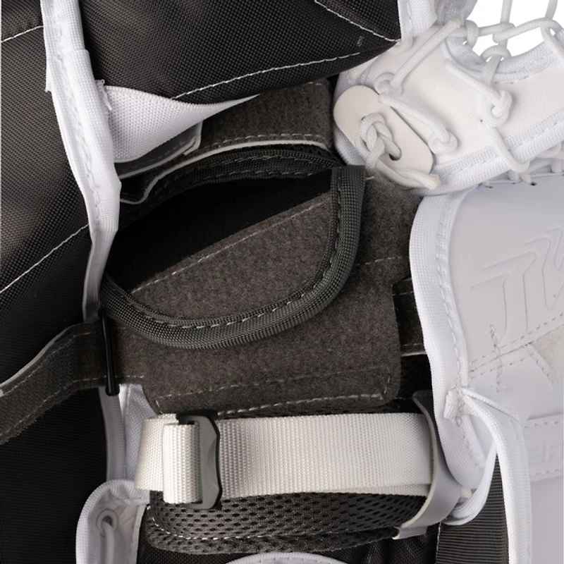 S26 Vapor Flylite - Intermediate Goaltender Catch Glove
