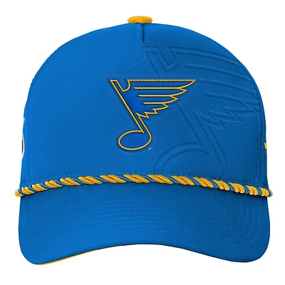 Authentic Pro 2026 Podium Blues de St. Louis - Casquette ajustable pour junior