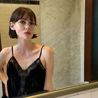 Peggy - Gold Glasses 