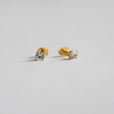 The White Sapphire Stud