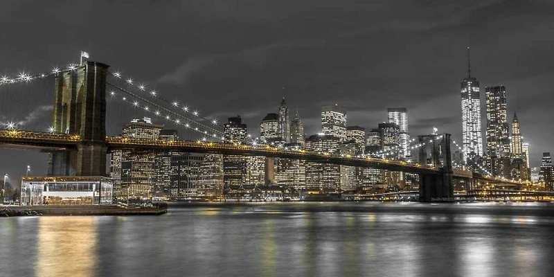 Assaf Frank - Brooklyn Bridge and lower Manhattan skyline at dusk